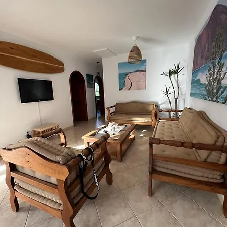 Pura Vida Surf House Hostel