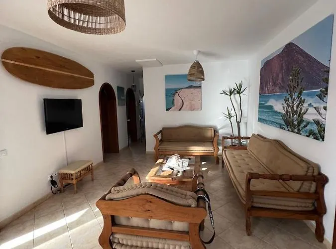 Albergue Pura Vida Surf House *