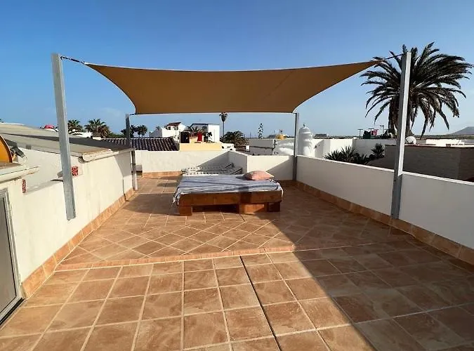 Pura Vida Surf House La Oliva