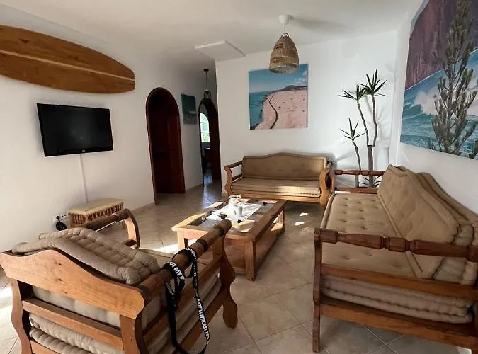 Pura Vida Surf House Albergue