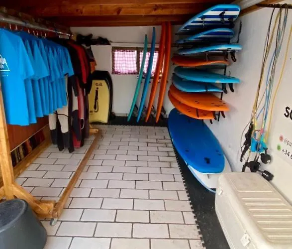 Albergue Pura Vida Surf House La Oliva