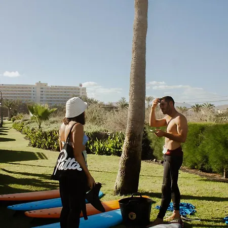 Pura Vida Surf Camp & School Hostel