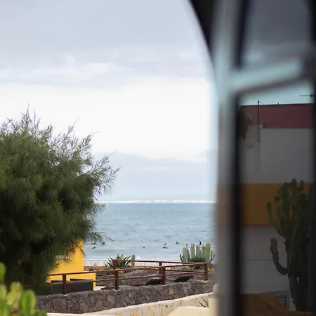 Pura Vida Surf House Albergue