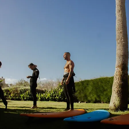 Pura Vida Surf House Albergue *