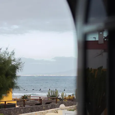 Albergue Pura Vida Surf House La Oliva