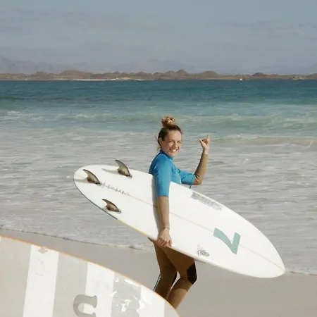 Pura Vida Surf House Albergue