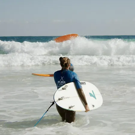 Pura Vida Surf House Albergue