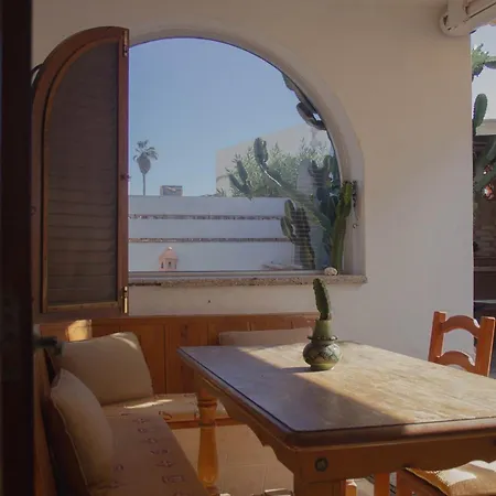 Pura Vida Surf House * La Oliva